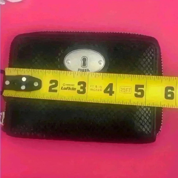 Fossil Wristlet Wallet Black Leather Snake Embossed Key Zipper Around No Strap - Picture 9 of 10